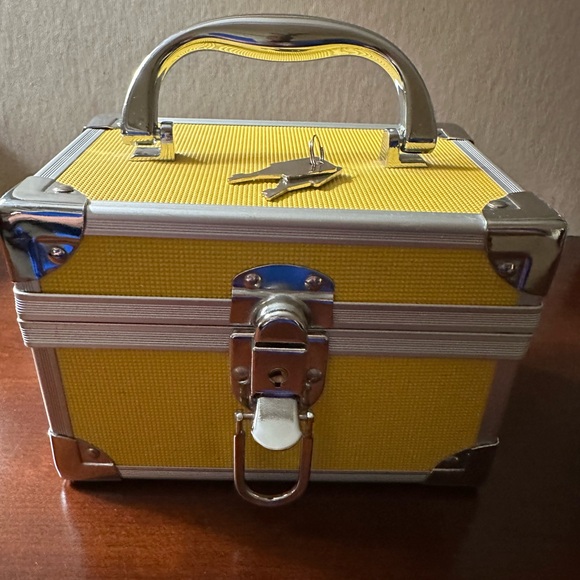 Locking Hard Shell Storage Case - Picture 2 of 12